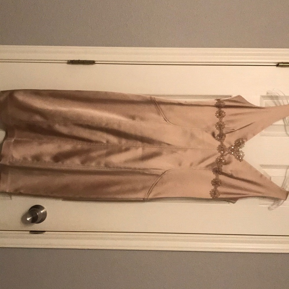 A gold midi dress size 4 100% polyester